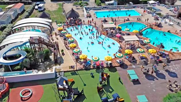 vue aerienne de l espace aquatique camping soleil fruite